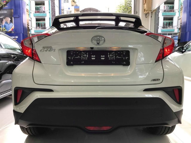 Toyota C-HR turbo về Việt Nam giá khoảng 1,7 tỷ