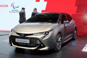 Toyota Auris Hybrid 2019: Nói không với động cơ dầu và khí thải lớn